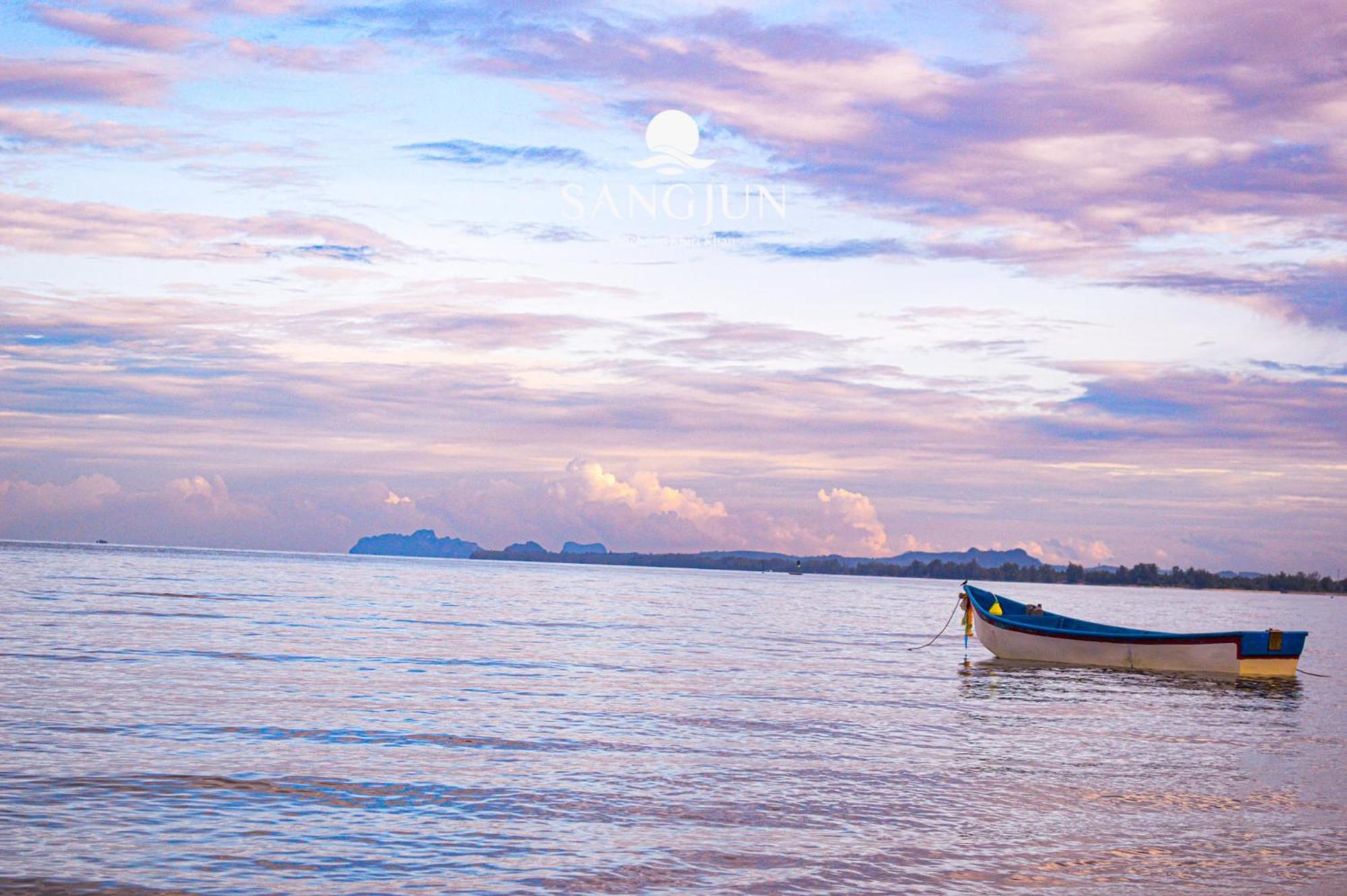 Sangjun On Beach Resort Bang Saphan Exterior foto