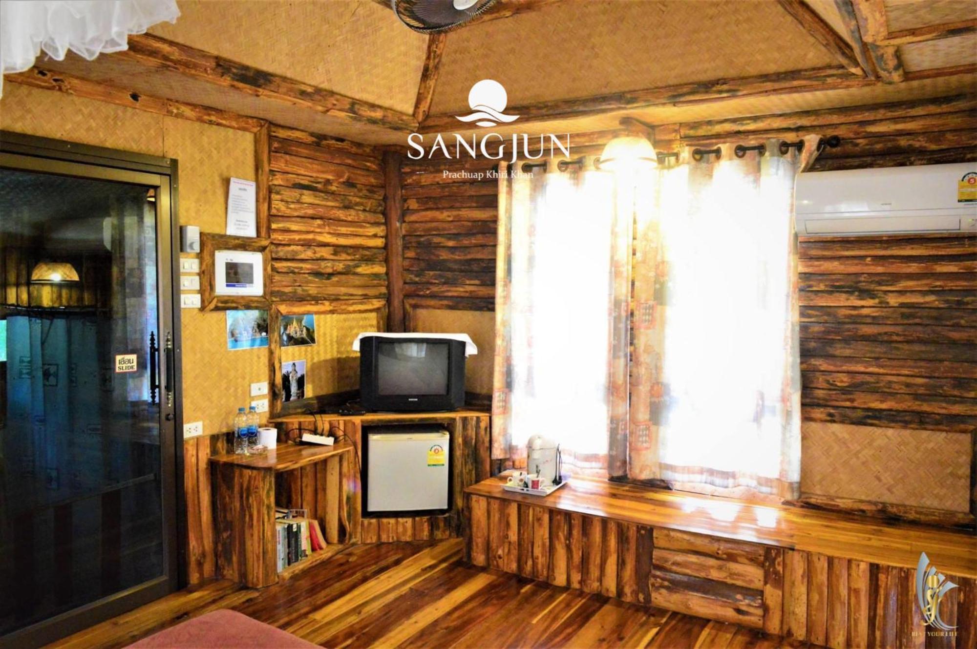 Sangjun On Beach Resort Bang Saphan Exterior foto